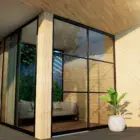 Steellook glazen schuifwand met 2 rails met een bank erbinnen en planten erbuiten ingericht