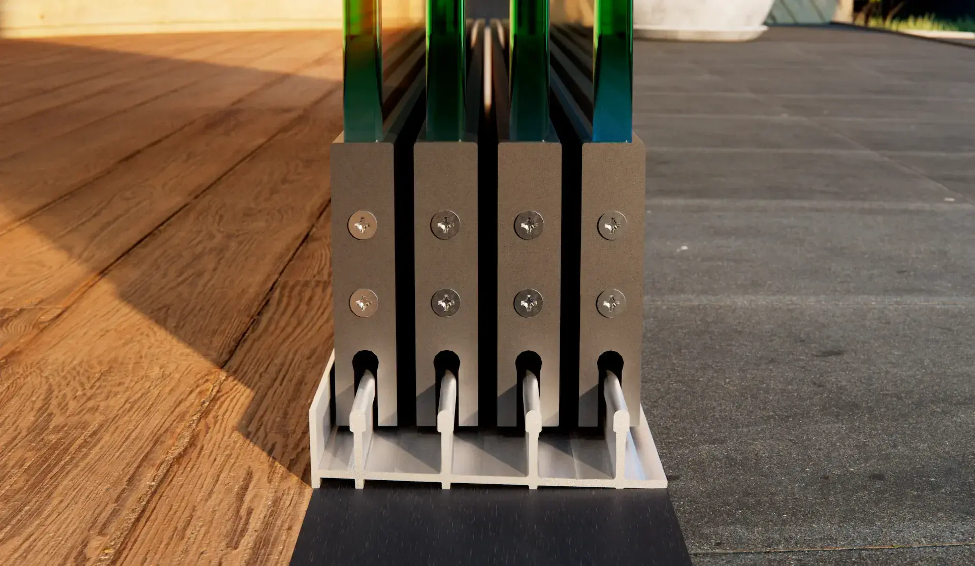 Steellook glazen schuifwand met 4 rails, uiteinde van de schuifwanden goed zichtbaar, recht naast elkaar