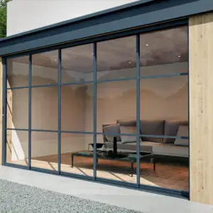 Steellook glazen schuifwand met 5 rails, nette staalbalken erdoor, bank ingericht aan de binnenkant.