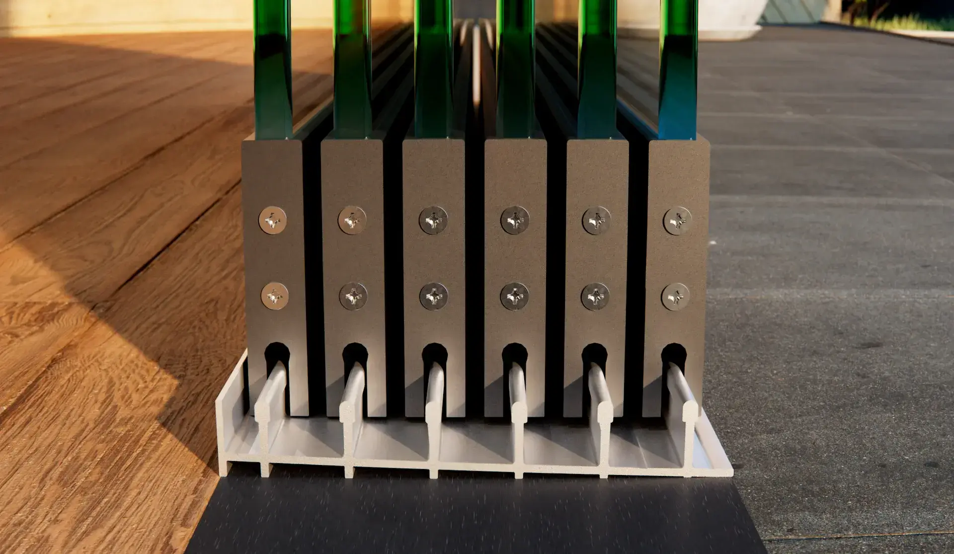 Steellook glazen schuifwand met 6 rails, vooraanzicht met witte rails en net recht glas